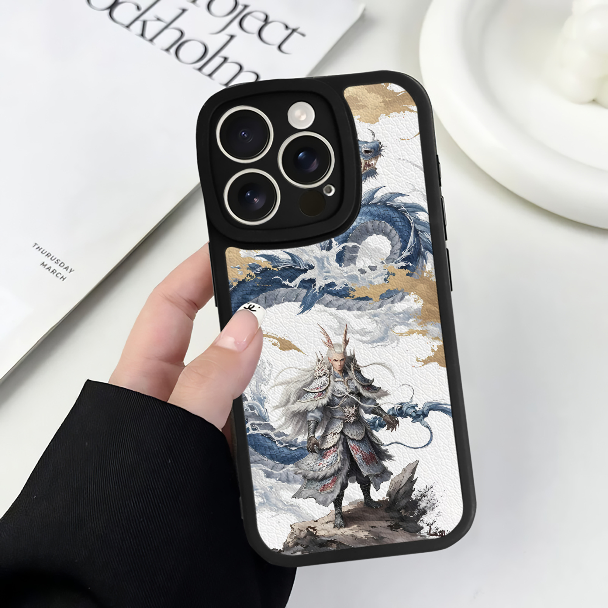 （画像用） Ne Zha 2 ナタ 魔童の大暴れ 【iPhone 16シリーズ対応】シリコンスマホケース（レザー調） 材質：シリコン